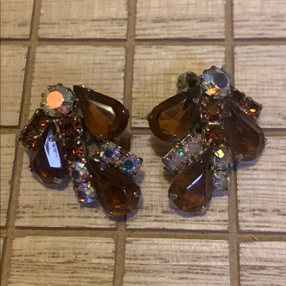 Gorgeous Vintage Brooch & Earrings - Picture 7 of 9